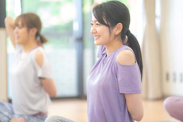 yoga ekaは年齢性別ヨガが楽しめる画像
